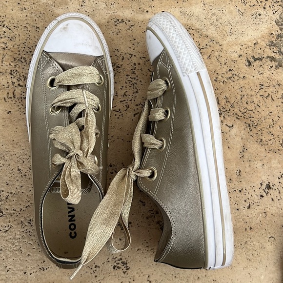 Limited edition gold metallic converse - Picture 1 of 6